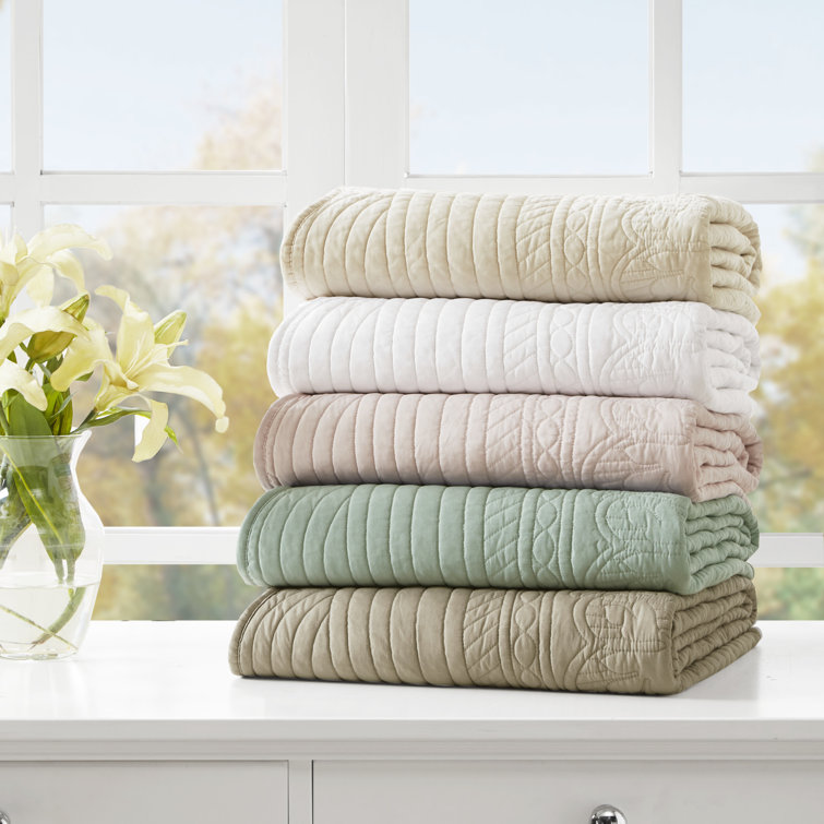 Seafoam Oversized Quilted Throw with Scalloped Edges