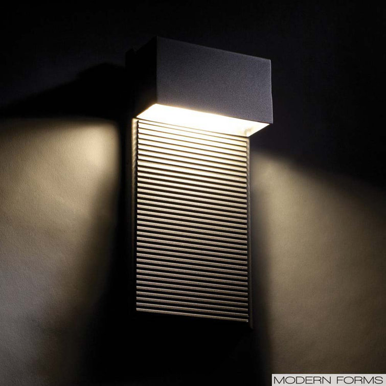 Hiline Black Aluminum Dimmable LED Outdoor Wall Sconce