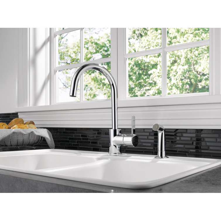 Chrome Single Handle Kitchen Faucet with Pull-out Spray