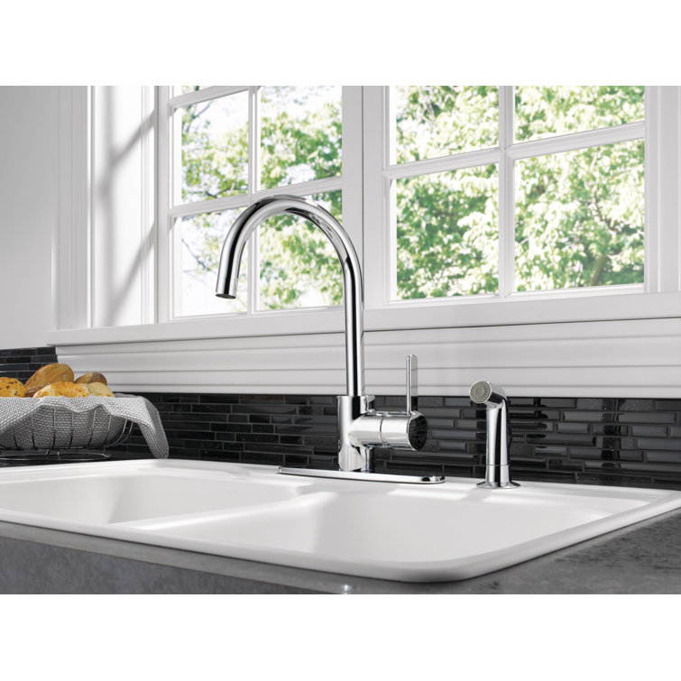 Chrome Single Handle Kitchen Faucet with Pull-out Spray