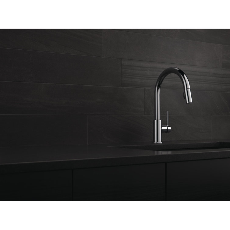 Elegant Arctic Stainless Pull-Down Kitchen Faucet with Magnetic Docking