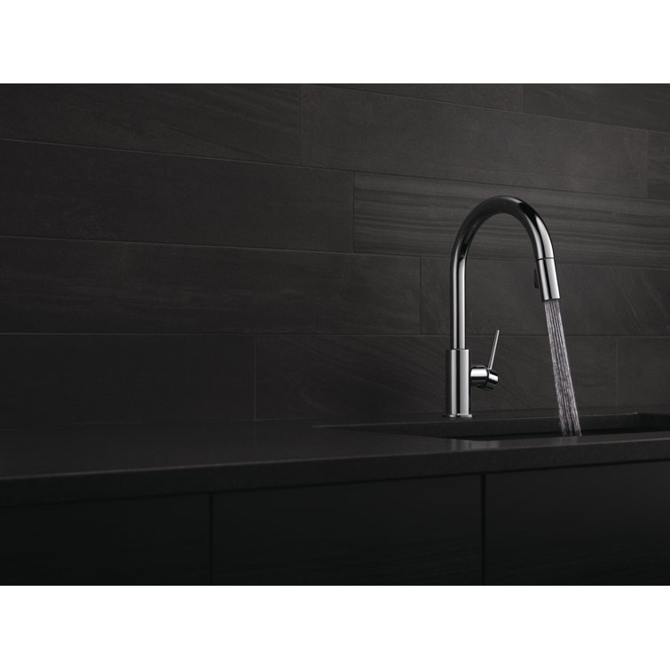 Elegant Arctic Stainless Pull-Down Kitchen Faucet with Magnetic Docking