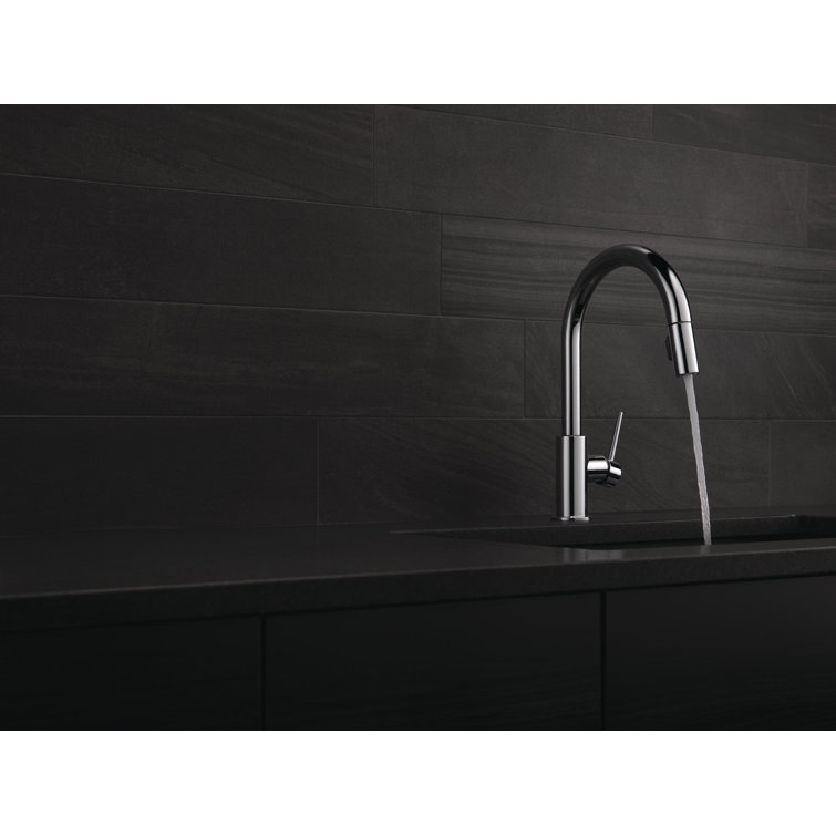 Elegant Arctic Stainless Pull-Down Kitchen Faucet with Magnetic Docking