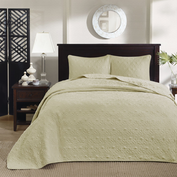 White Full Reversible Microfiber Bedspread Set