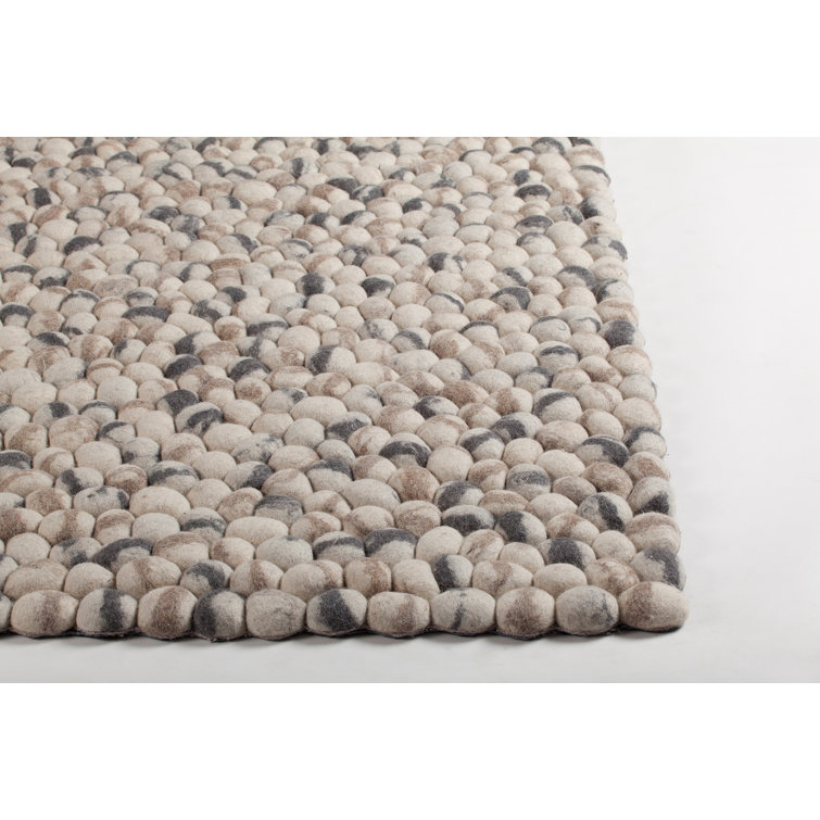 Pebble Pattern Gray Wool 5' x 7' Area Rug
