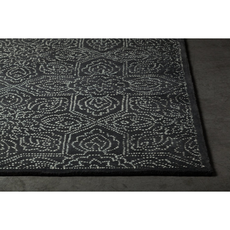 Elegant Black Wool Tufted 5' x 7' Rectangular Area Rug
