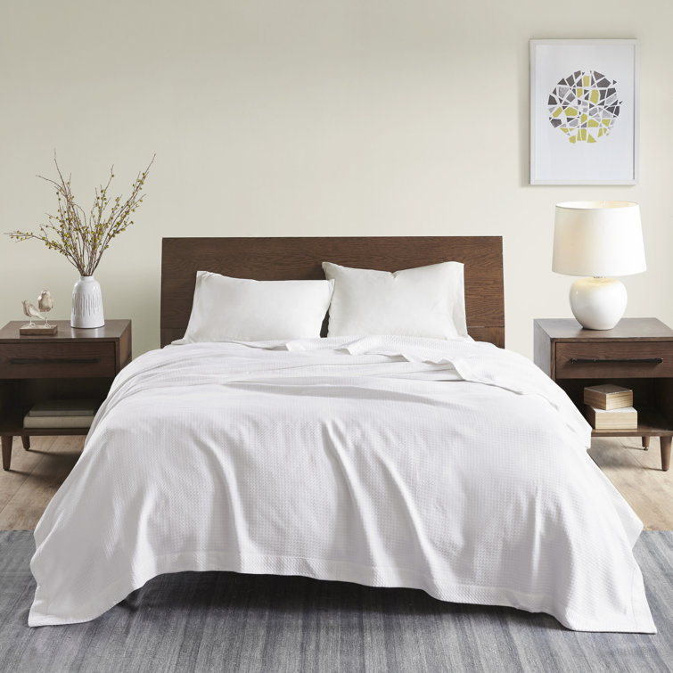 Luxurious King-Sized White Egyptian Cotton Blanket