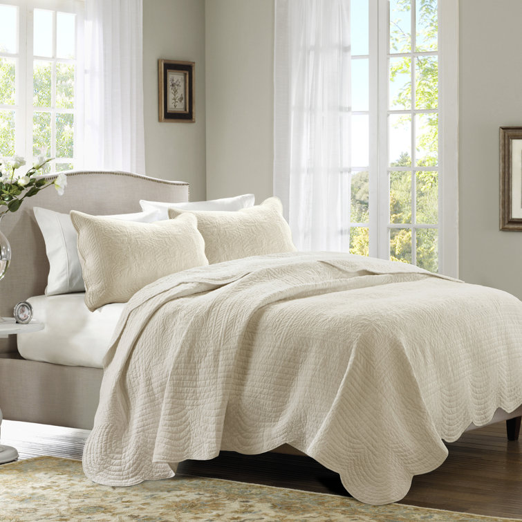Beige King Microfiber Reversible Quilt Set with Scalloped Edges