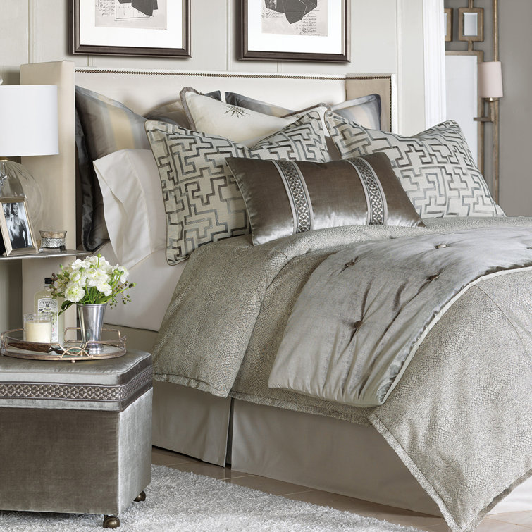 Ezra Twin Gray and Silver Faux Snakeskin Duvet Cover Set