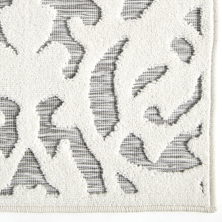 Natural Gray Damask Pattern Indoor/Outdoor Runner Rug