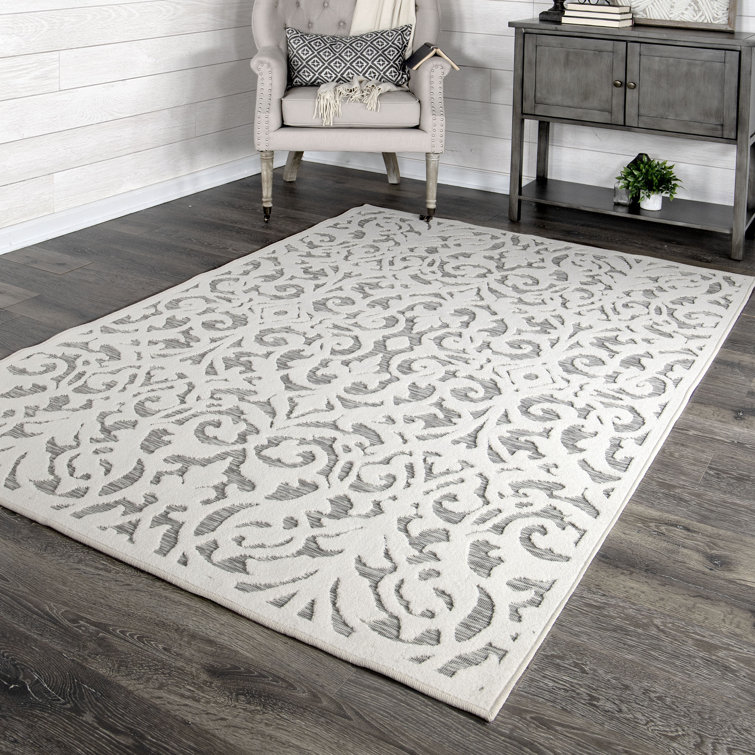 Natural Gray Damask 6'6" x 9'6" Indoor/Outdoor Area Rug