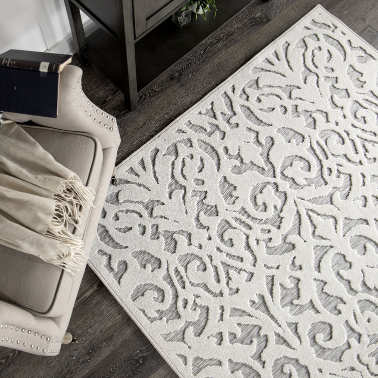 Natural Gray Damask 6'6" x 9'6" Indoor/Outdoor Area Rug