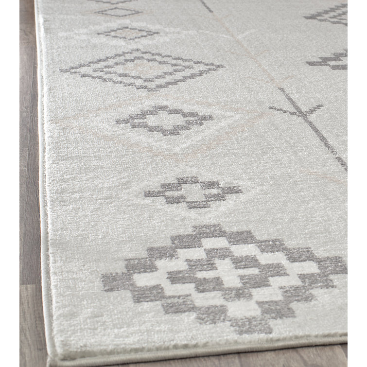 Gray Diamond Pattern Synthetic 2' x 4' Area Rug