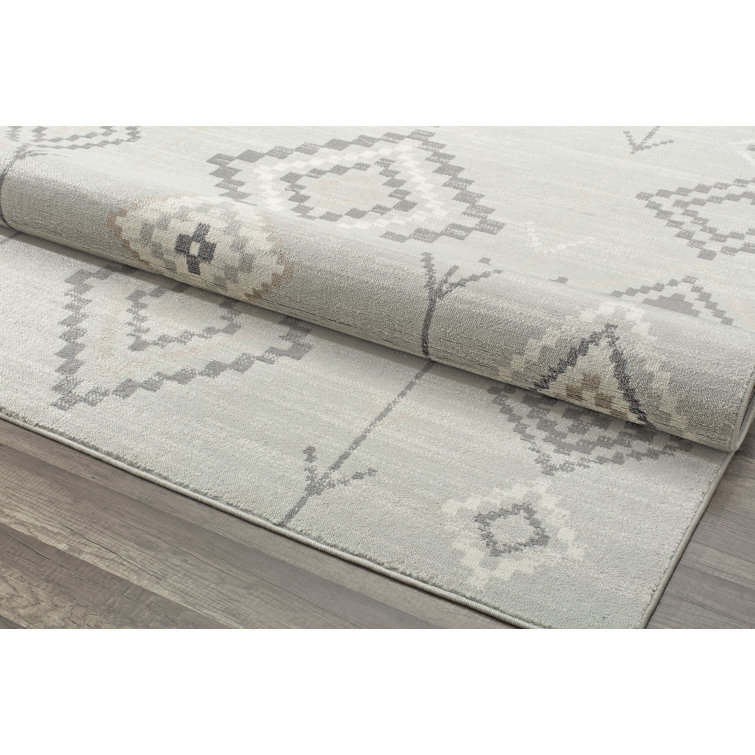 Gray Diamond Pattern Synthetic 2' x 4' Area Rug