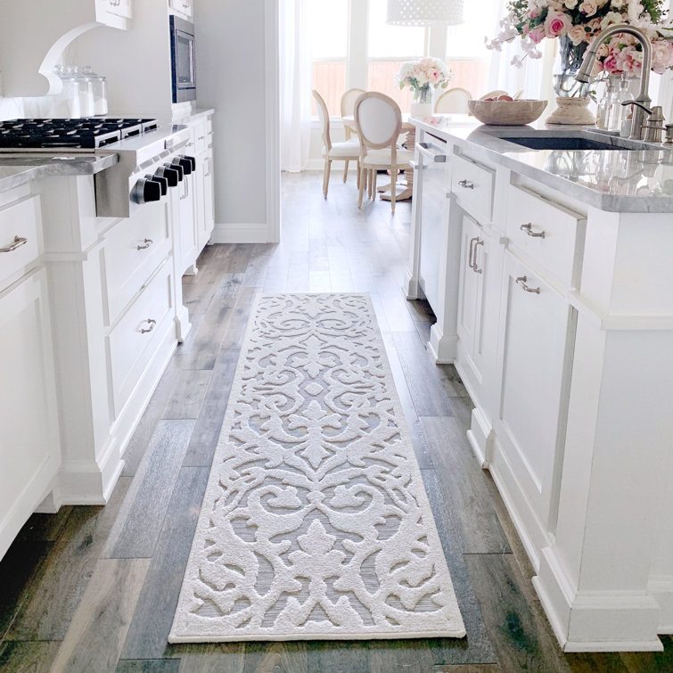 Natural Gray Damask Pattern Indoor/Outdoor Runner Rug