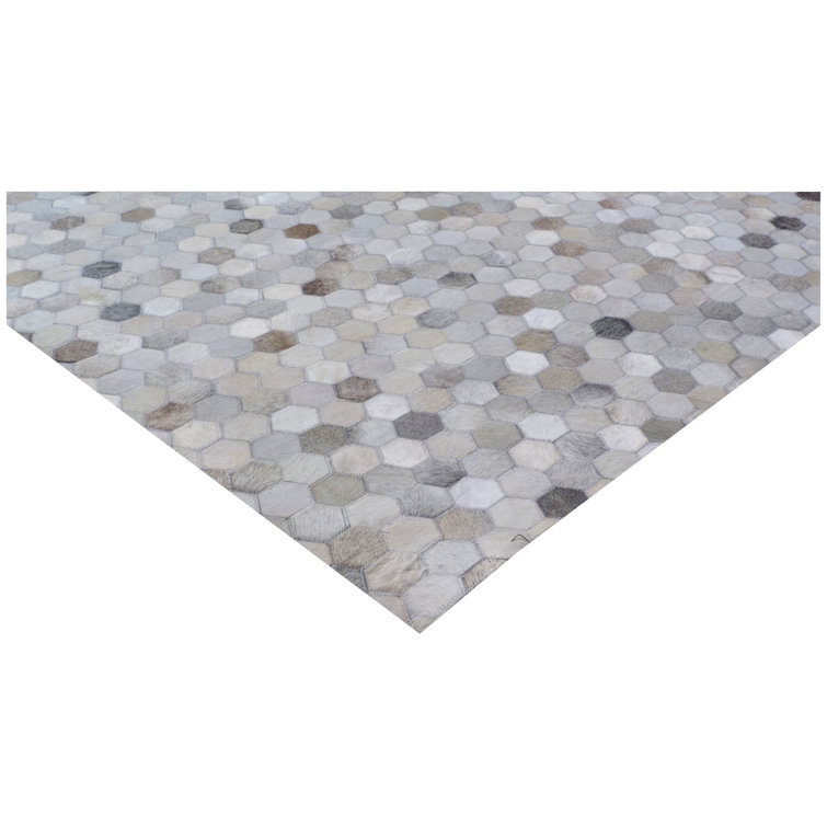 Handmade Silver Geometric Cowhide Area Rug, 5' x 8'