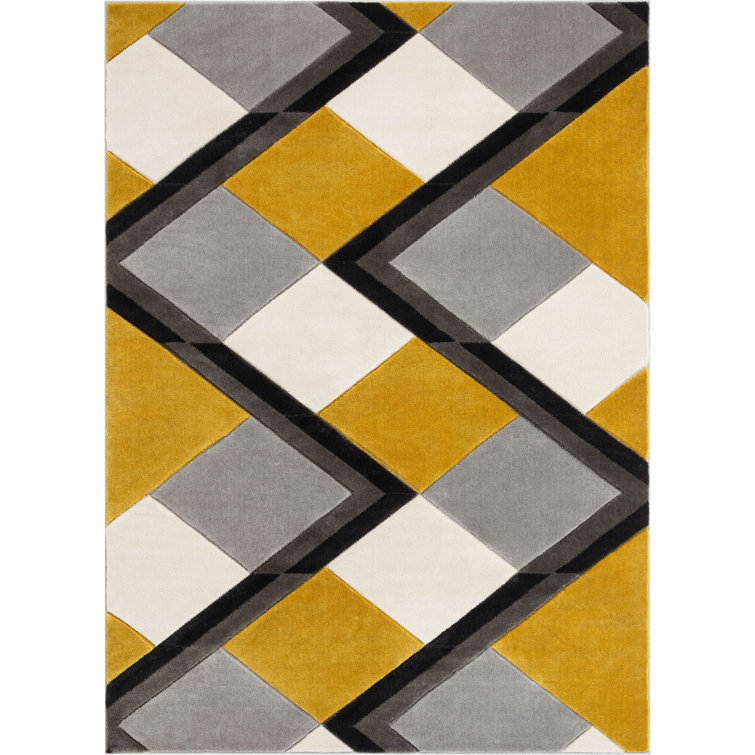 Nora Gold 5' x 7' Geometric Synthetic Reversible Rug