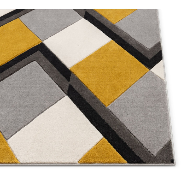 Nora Gold 5' x 7' Geometric Synthetic Reversible Rug