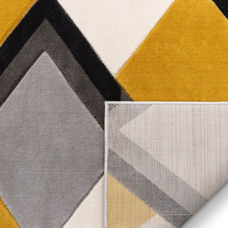 Nora Gold 5' x 7' Geometric Synthetic Reversible Rug