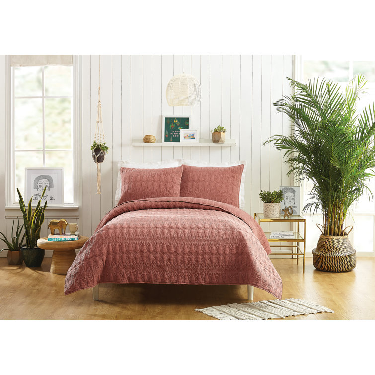 Kahelo Red Cotton Full Quilt Set with Textured Accent