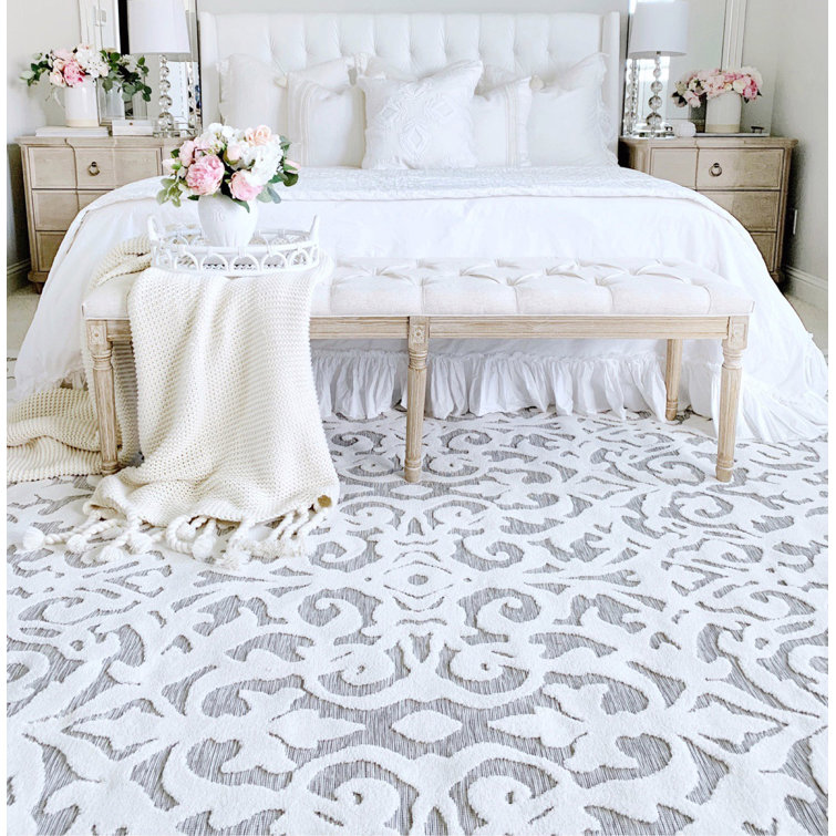 Natural Gray Damask 6'6" x 9'6" Indoor/Outdoor Area Rug