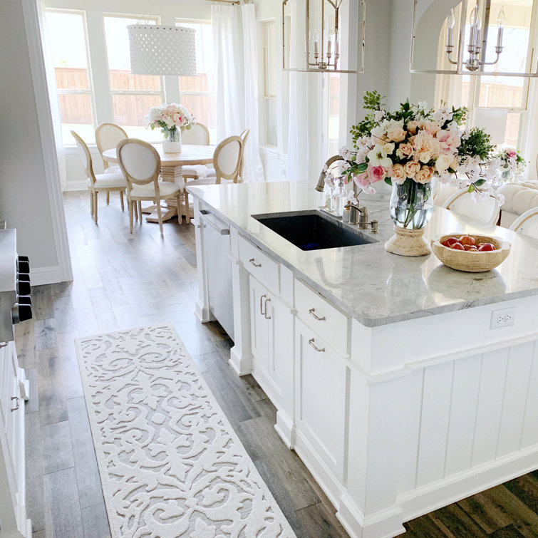 Natural Gray Damask Pattern Indoor/Outdoor Runner Rug