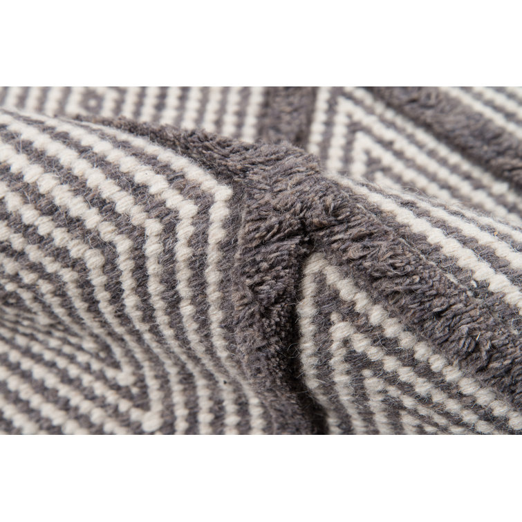 Charcoal Diamond Handwoven Wool Medium Area Rug 7'6" x 9'6"