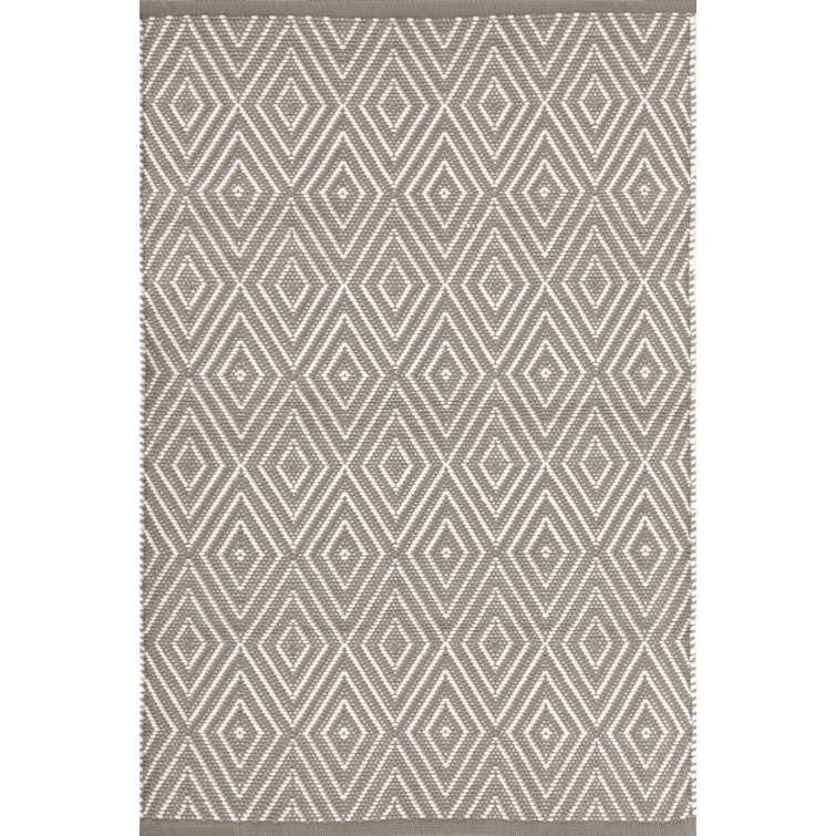 Fieldstone and Ivory Diamond Pattern Reversible Synthetic Rug 2' x 3'
