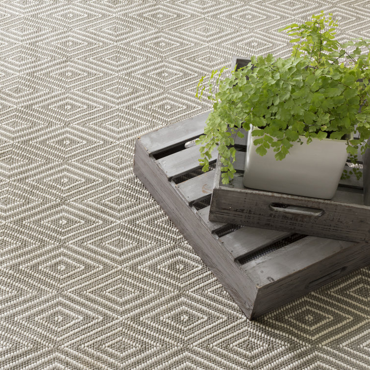 Fieldstone and Ivory Diamond Pattern Reversible Synthetic Rug 2' x 3'