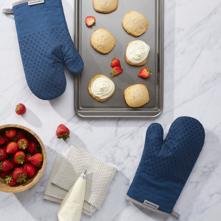 Blue Willow Silicone Print Heat Resistant Oven Mitts, 2 Piece Set