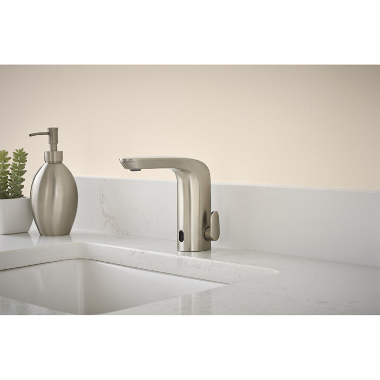 Brushed Nickel Modern Single-Hole Bathroom Faucet