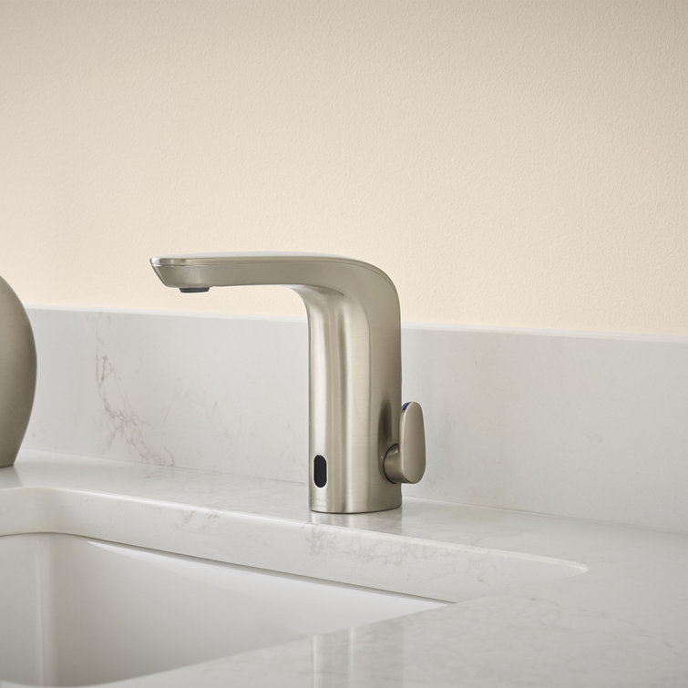 Brushed Nickel Modern Single-Hole Bathroom Faucet