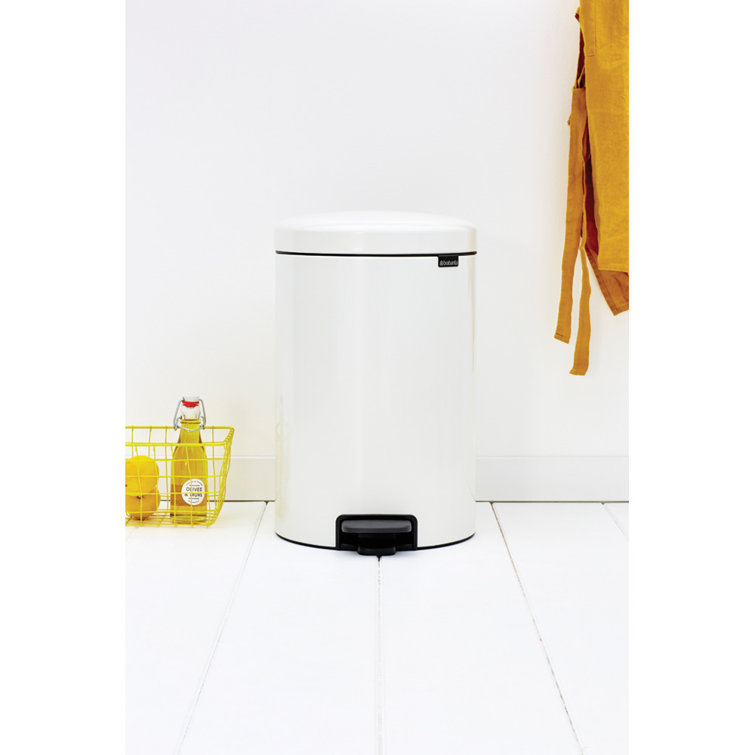 White Plastic Round Pedal Trash Can, 20 Liters