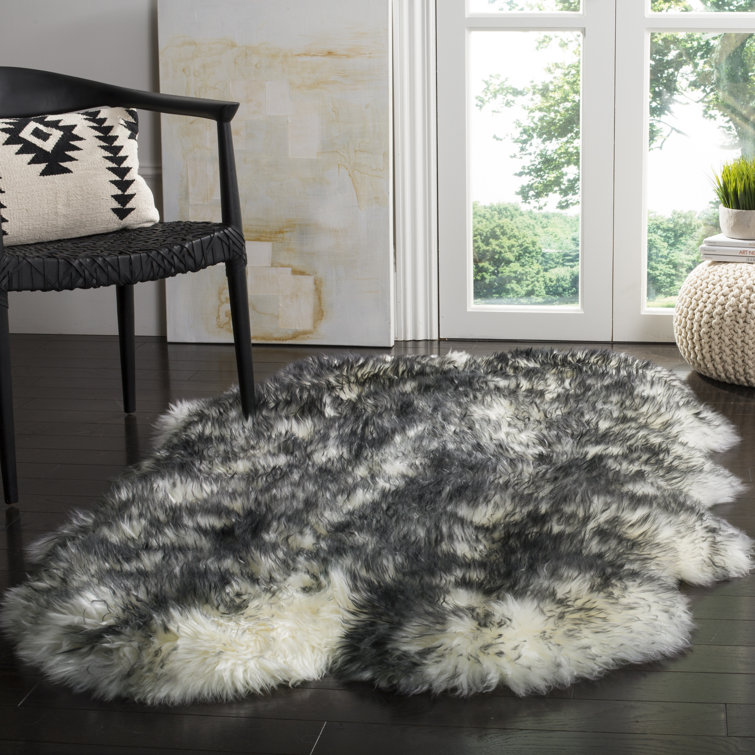 Luxurious Handmade Sheepskin Shag Rug in Ivory/Dark Charcoal, 3'7" x 5'11"
