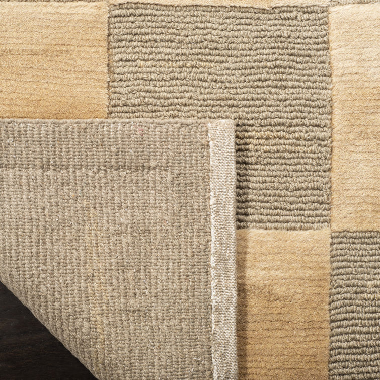 Heathered Green and Beige Checker Wool 4' x 6' Area Rug