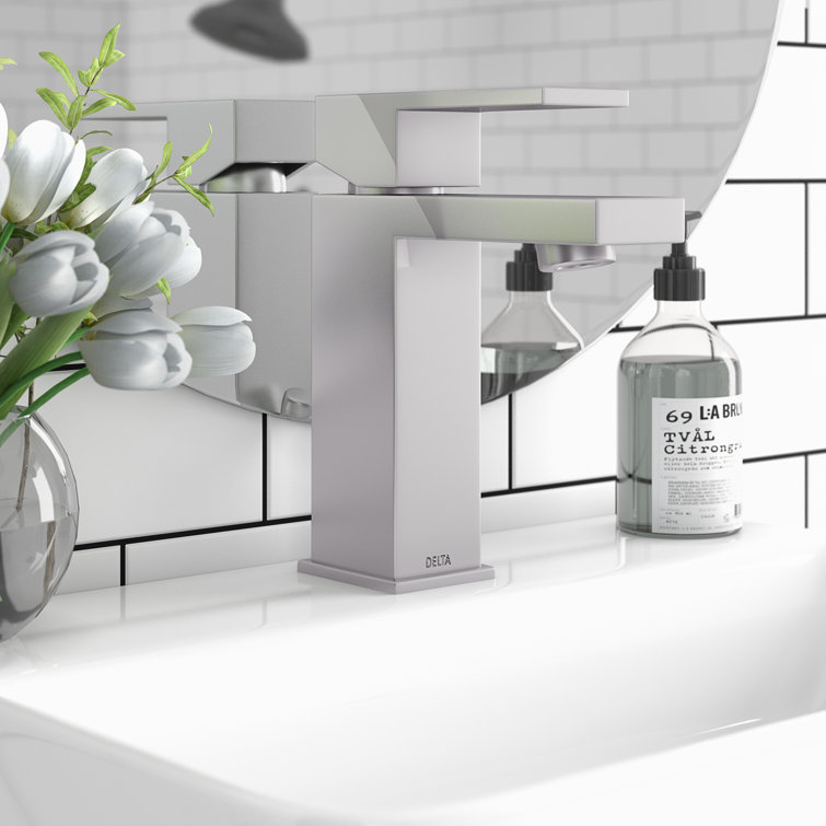 Modern Chrome Single Handle Brass Bathroom Faucet