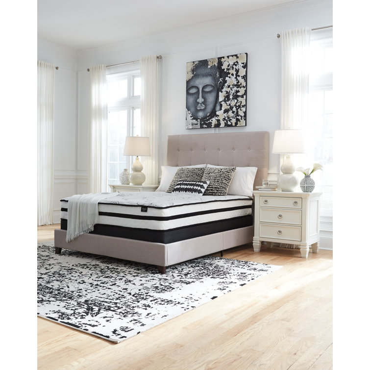 Full Size White Hybrid Mattress with Gel Memory Foam