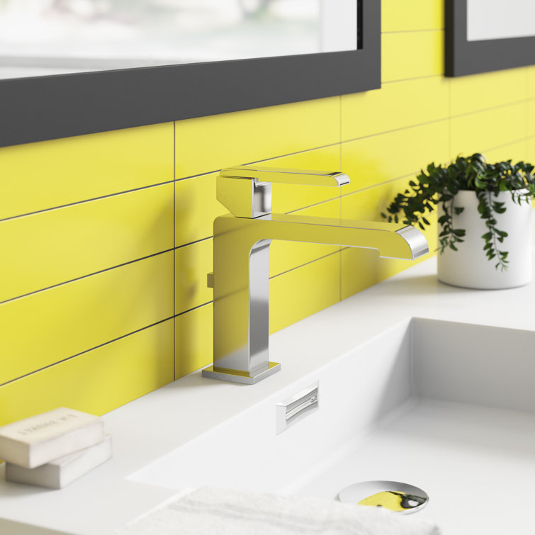 Sleek Modern Chrome Single-Hole Bathroom Faucet with Drain Assembly