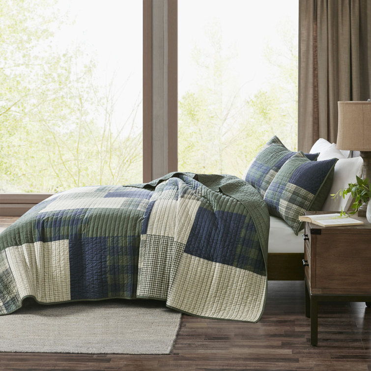 Navy Full/Queen Cozy Cabin Cotton Quilt Set with Patchwork Design