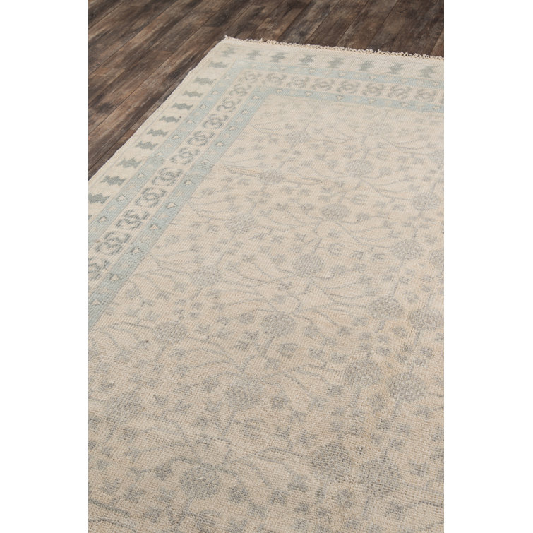 Ivory and Blue Wool Traditional Area Rug, 5'6" x 8'6"