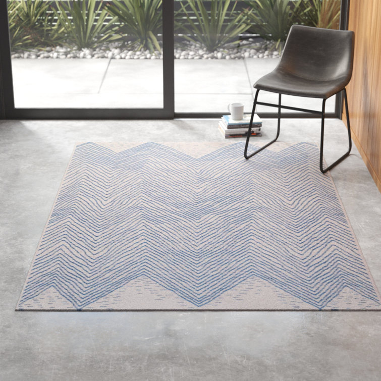 Chevron Waves Blue Synthetic Indoor/Outdoor Rug, 5'3" x 7'6"
