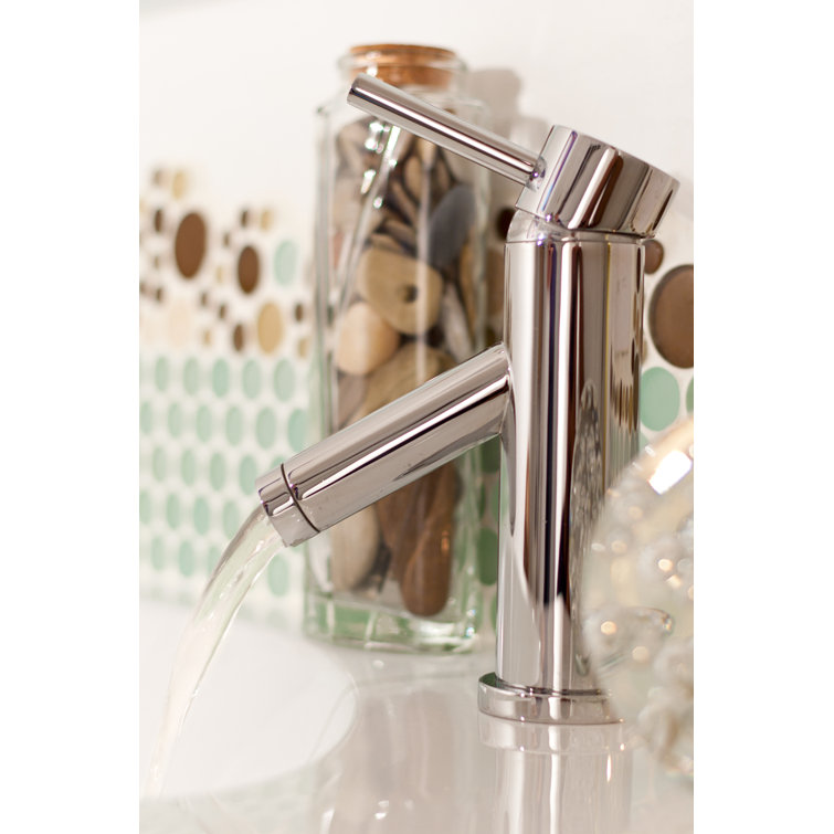 Polished Chrome Single Hole Bathroom Faucet with Drain Assembly
