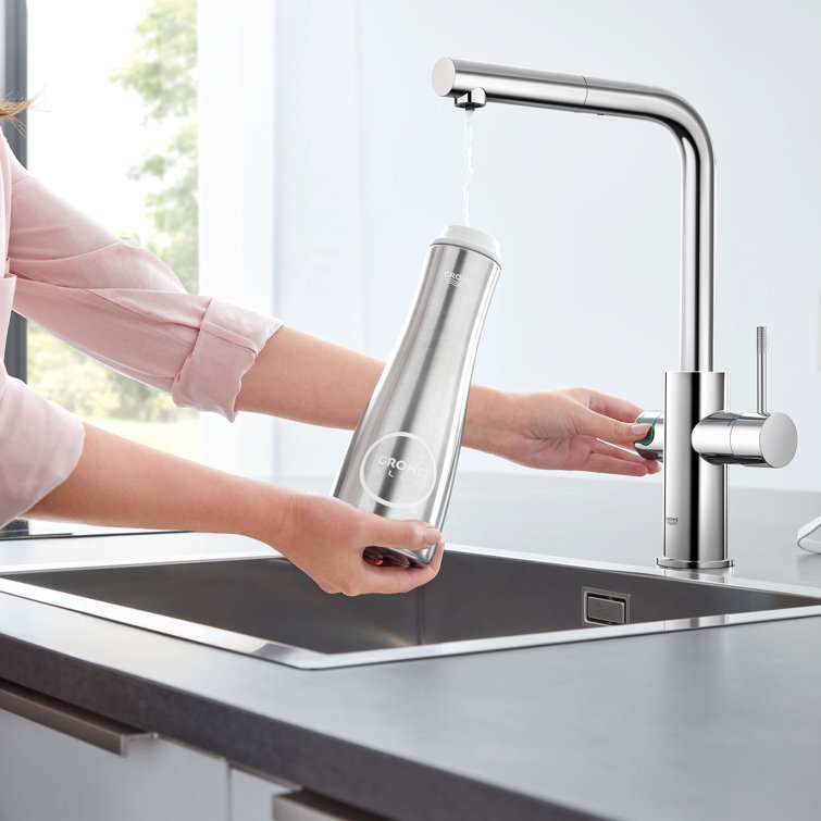 Starlight Chrome Single Handle Pull-Out Kitchen Faucet