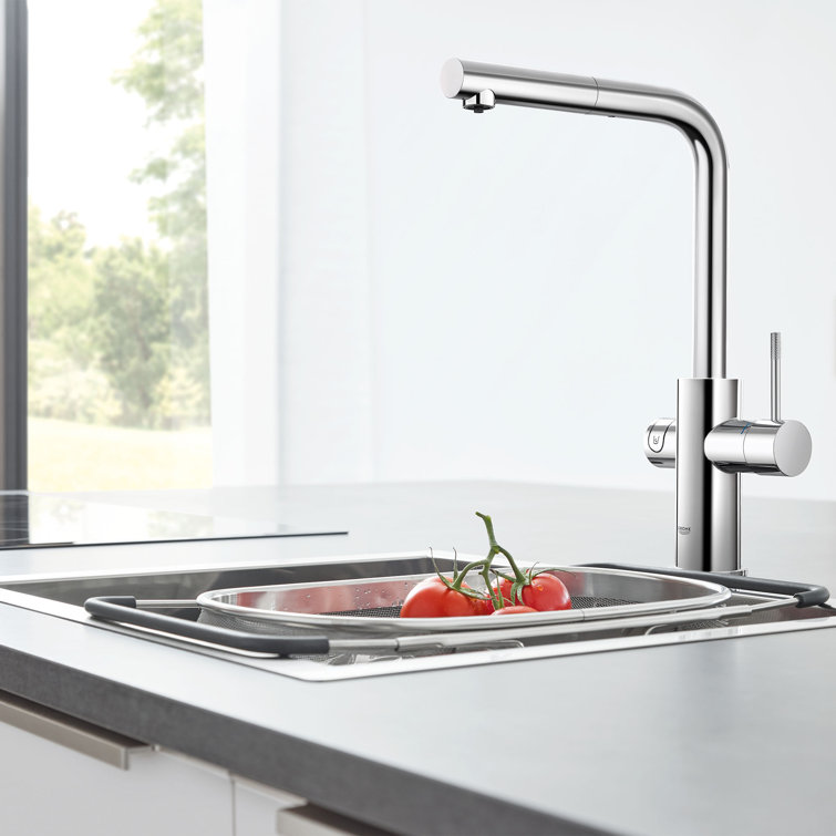 Starlight Chrome Single Handle Pull-Out Kitchen Faucet
