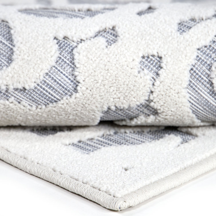 Natural Blue Damask Indoor/Outdoor Stain-Resistant Rug