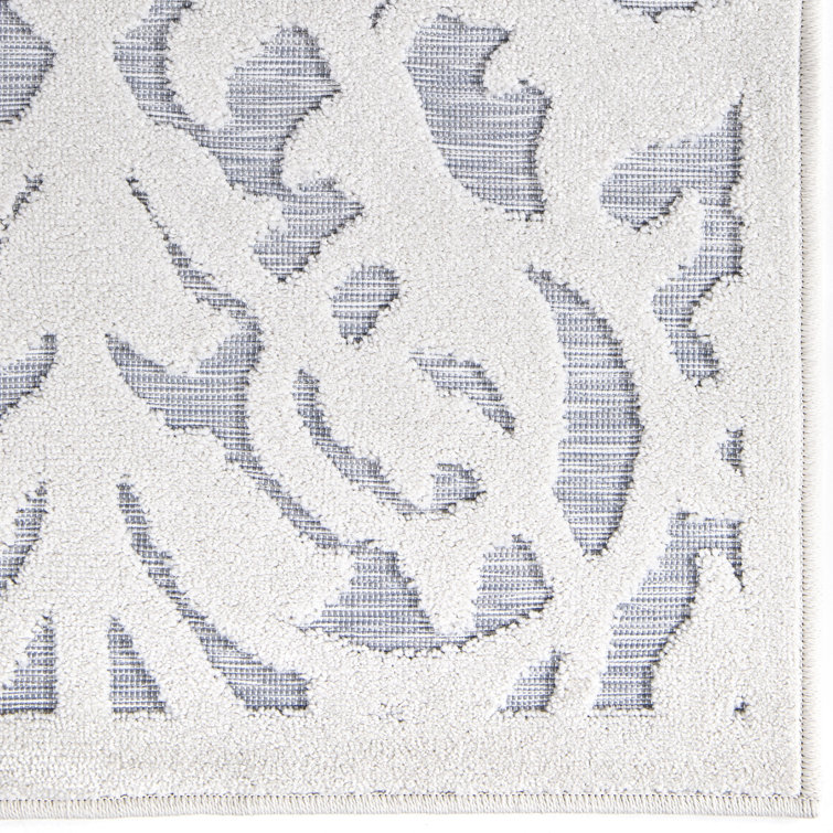 Natural Blue Damask Indoor/Outdoor Stain-Resistant Rug