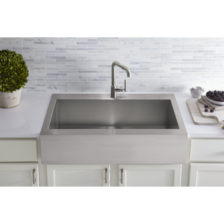 Sleek Stainless Steel Single-Handle Kitchen Faucet with Pull-Out Spray