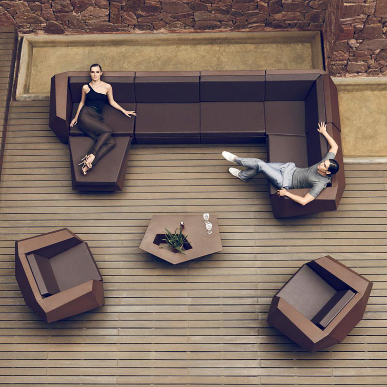 Black Geometric Indoor/Outdoor Plastic Coffee Table