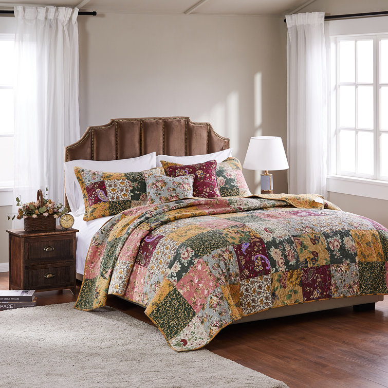 King Pink Cotton Reversible Quilt Set with Decorative Pillows