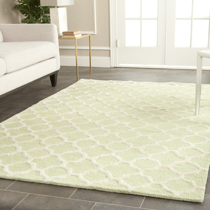 Hand-Tufted Light Green/Ivory Wool 4' x 6' Cozy Area Rug